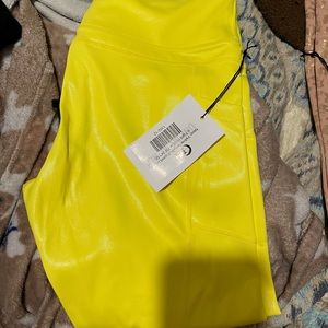 ZYIA Neon yellow metallic pocket high-rise 7/8